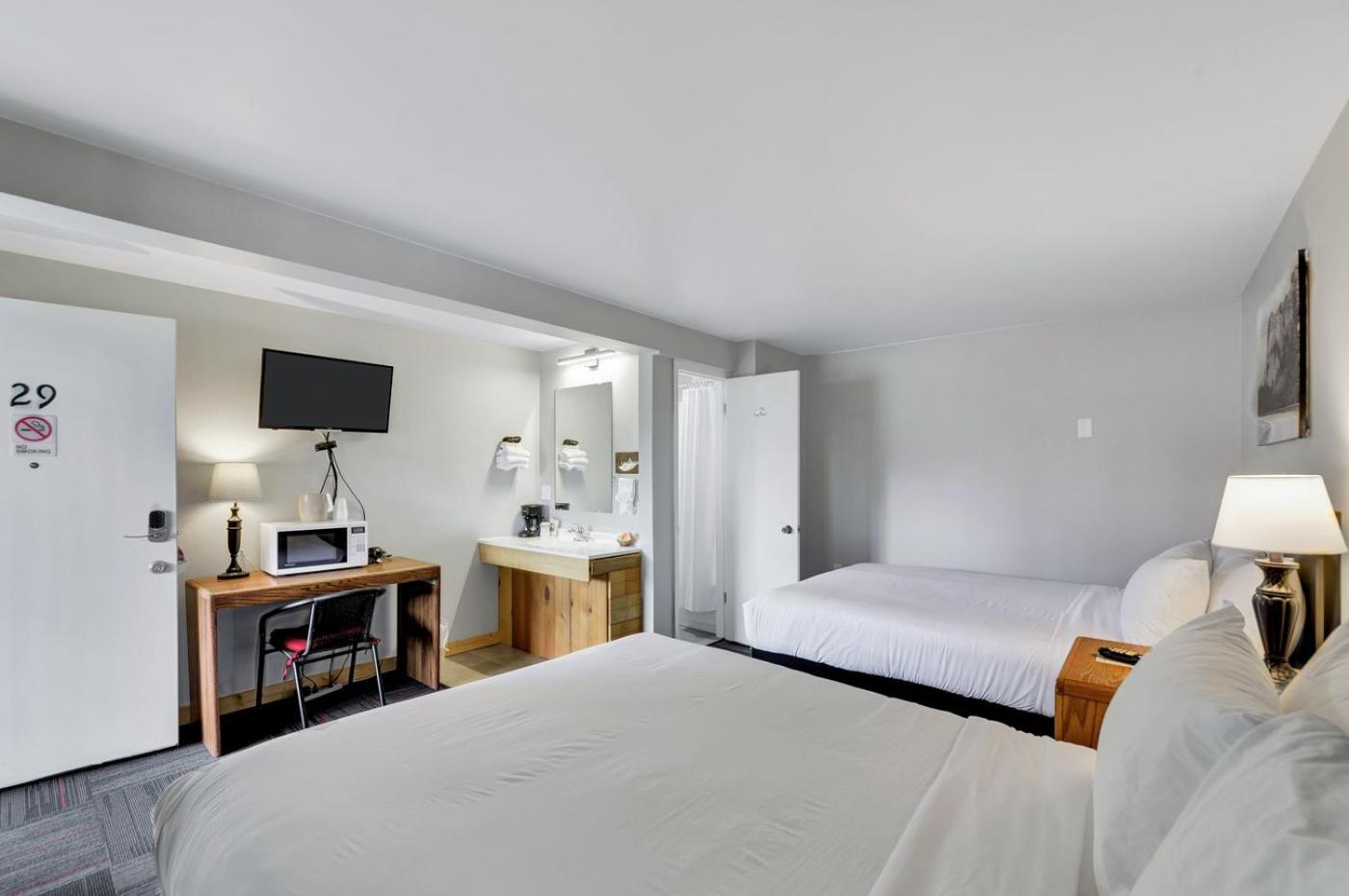 Inn Lantern 2*